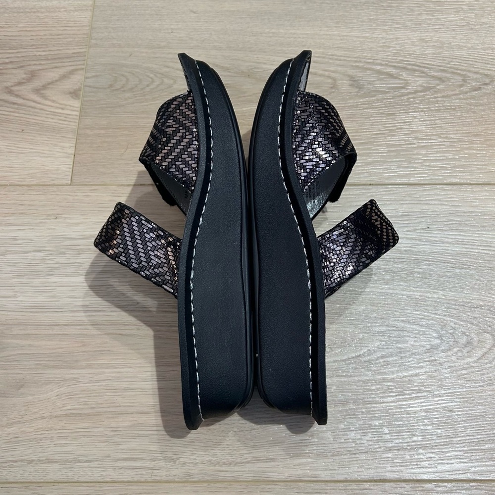 ALEGRIA KARMEN KAR-532 Size 38
PEWTER DAZZLER LEATHER COMFORT SLIDES/WEDGES - Picture 7 of 9